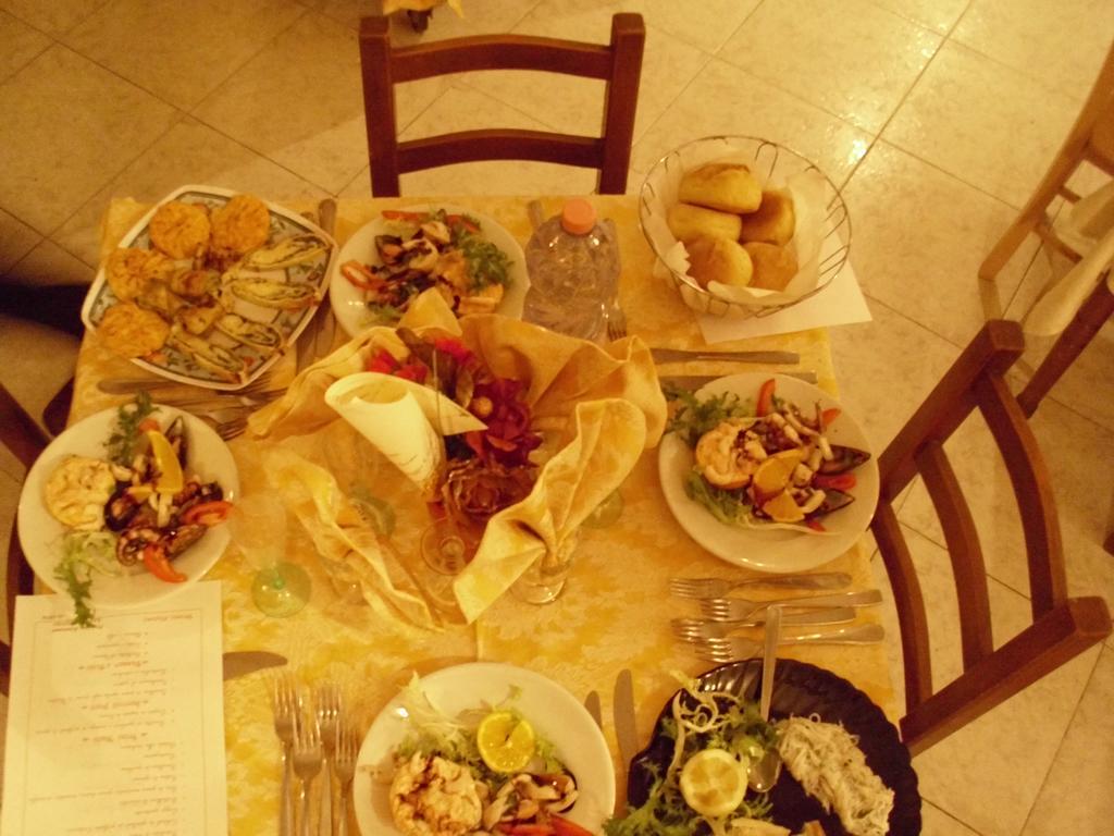 Pensione S. Antonio Ristorante Silvia Furci Siculo Bagian luar foto