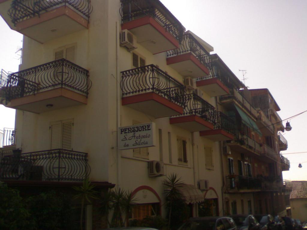 Pensione S. Antonio Ristorante Silvia Furci Siculo Bagian luar foto